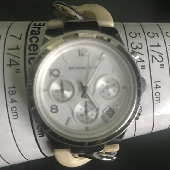 Michael Kors Silver-tone Women’s Runway Twist Chronograph Watch MK-4263 - Picture 4 of 11